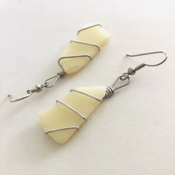 Seaglass earrings - sea glass - hurricane remnants - beach glass - ocean jewelry - Picture 4 of 6